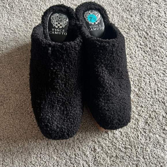 Vince Camuto Rimindel Size 7.5 Faux Sherpa Mules Shoes Chunky Block Heel Clogs - Picture 2 of 6